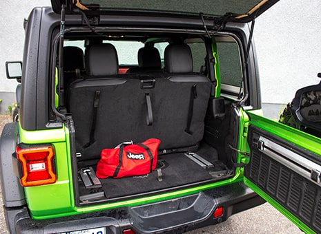 02-jeep-wrangler-rubicon-2020-trunk